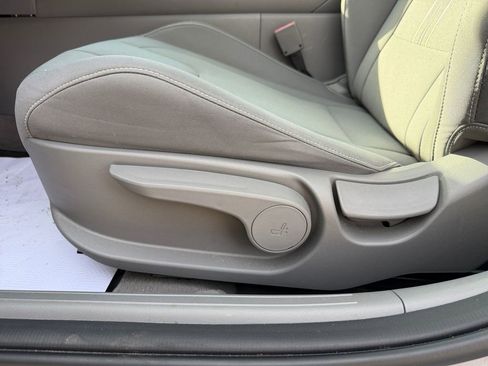 Used 2023 Hyundai Elantra SEL w/ Convenience Package image 12