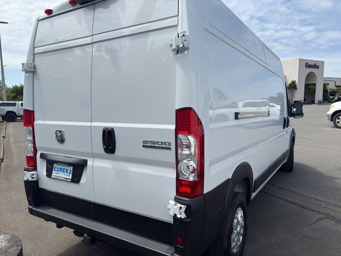 New 2025 RAM ProMaster 2500 w/ Quick Order Package 22G SLT image 9