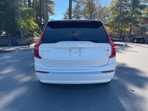 Used 2024 Volvo XC90 B6 Plus image 6