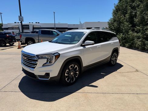 Used 2023 GMC Terrain SLT w/ LPO, Floor Liner Package FWD image 7