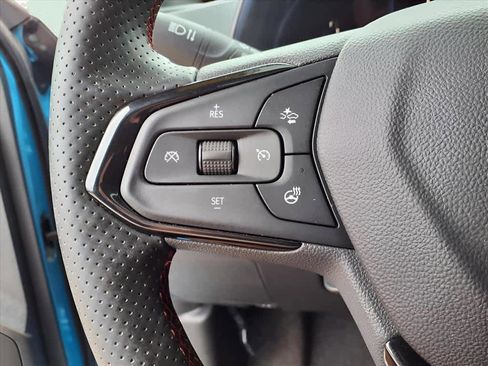 Used 2025 Chevrolet Trax RS w/ Sunroof Package image 24