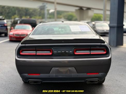 Used 2018 Dodge Challenger R/T w/ Performance Handling Group RWD image 8