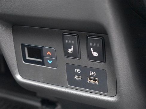 Used 2021 Nissan Rogue Platinum image 16