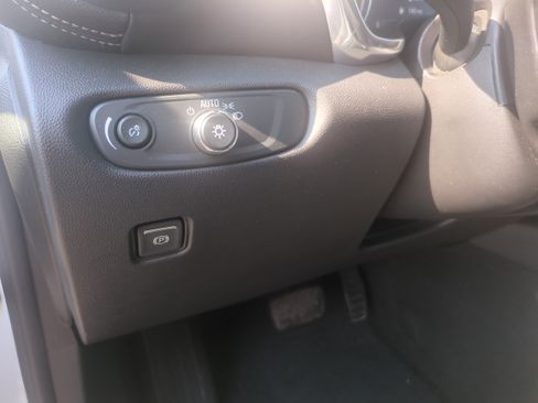 Used 2024 Chevrolet Blazer LT w/ Convenience Package FWD image 11