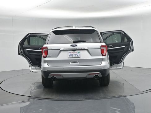 Used 2017 Ford Explorer XLT w/ Equipment Group 202A FWD image 34