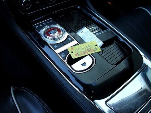 Used 2016 Jaguar XJ R-Sport image 11