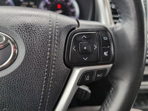 Used 2019 Toyota Highlander SE image 20