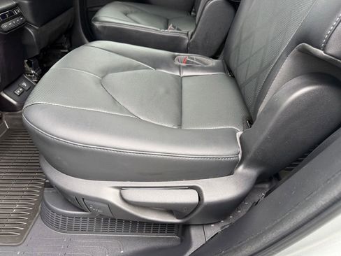 Used 2023 Toyota Highlander Platinum AWD/4WD image 35