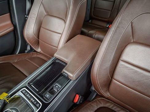 Used 2018 Jaguar XF S image 31