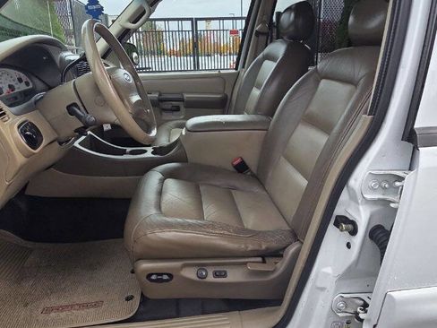 Used 2004 Ford Explorer Sport Trac XLT image 9