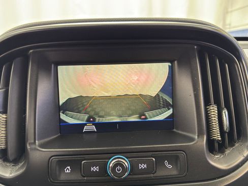 Used 2022 Chevrolet Colorado W/T image 17