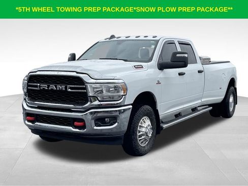 Used 2024 RAM 3500 Tradesman w/ Chrome Appearance Group AWD/4WD image 3