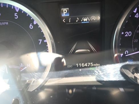 Used 2019 Toyota Highlander Plus FWD image 10