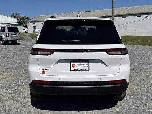New 2025 Jeep Grand Cherokee Altitude image 21