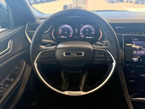 Used 2025 Jeep Grand Cherokee L Altitude image 27