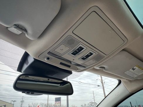 Used 2016 Jaguar XF Premium image 50