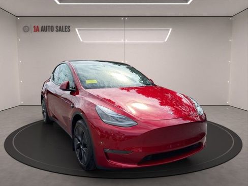 Used 2024 Tesla Model Y Long Range AWD/4WD image 7