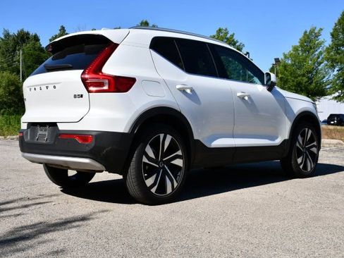 Used 2023 Volvo XC40 B5 Plus w/ Driver Assist Package AWD/4WD image 7