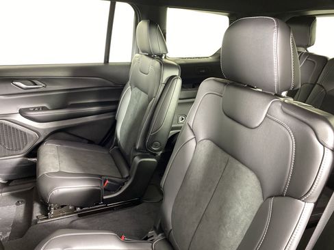 New 2025 Jeep Grand Cherokee L Altitude image 30