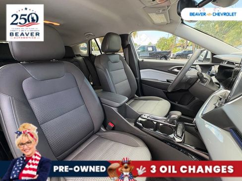 Used 2025 Chevrolet Trax LT FWD image 31
