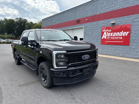 Used 2024 Ford F250 Lariat w/ Lariat Ultimate Package AWD/4WD image 2