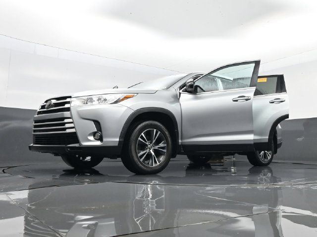 Used 2019 Toyota Highlander Plus AWD/4WD image 30