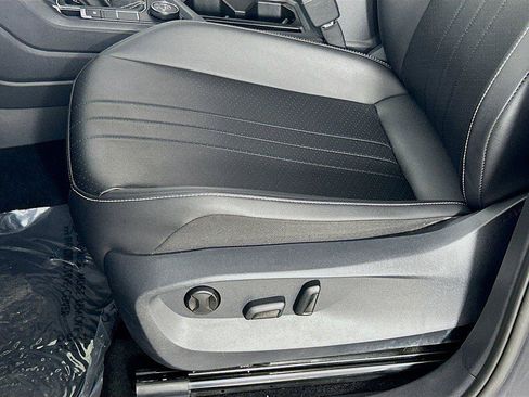 Certified 2024 Volkswagen Tiguan SE R-Line AWD/4WD image 18