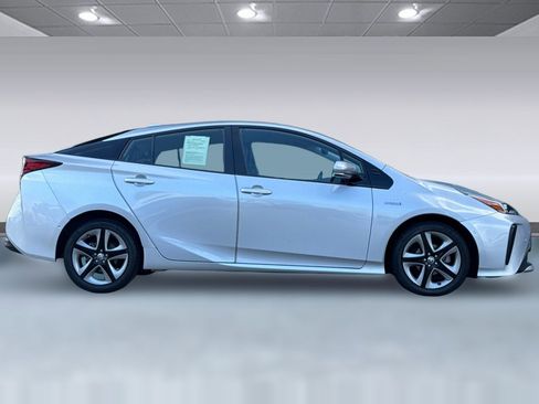 Used 2020 Toyota Prius XLE FWD image 2