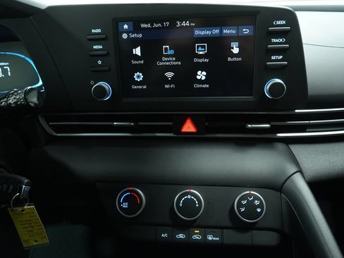 Certified 2026 Hyundai Elantra SE FWD image 18