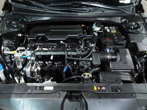 Certified 2026 Hyundai Elantra SE FWD image 9