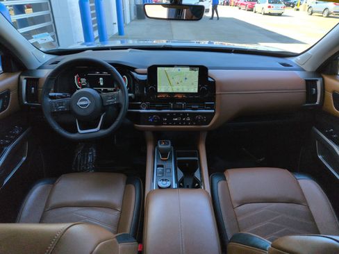 Used 2024 Nissan Pathfinder Platinum image 26