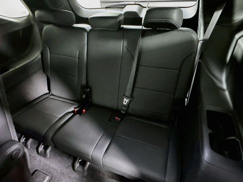 Used 2025 Chevrolet Traverse LT FWD image 27