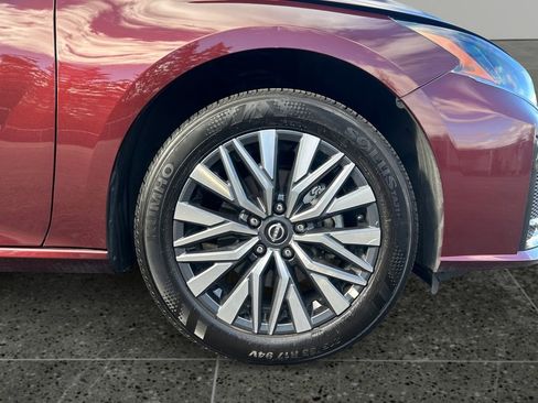 Used 2025 Nissan Altima 2.5 SV AWD/4WD image 10