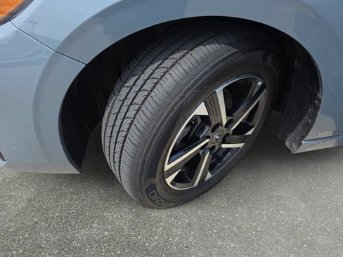 Used 2024 Nissan Sentra SV FWD image 29