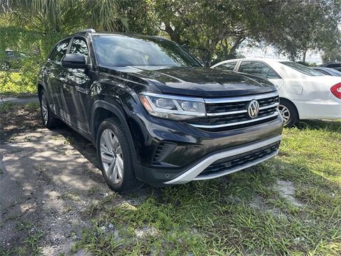 Used 2021 Volkswagen Atlas Cross Sport SE w/ Panoramic Sunroof Package image 2