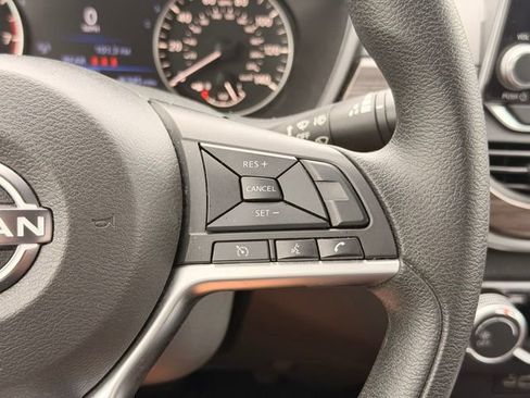 Used 2025 Nissan Altima 2.5 SV FWD image 26