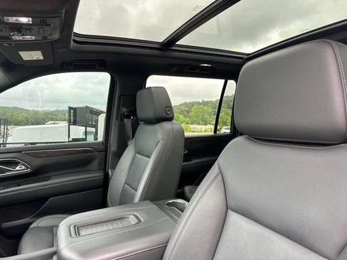 Used 2024 Chevrolet Suburban Z71 w/ Luxury Package AWD/4WD image 11