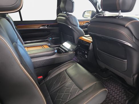 Used 2024 Jeep Grand Wagoneer L Series III image 11