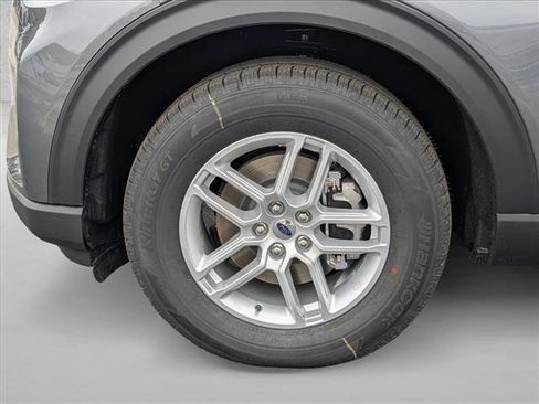 New 2026 Ford Explorer Active image 16