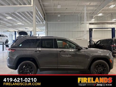 New 2026 Jeep Grand Cherokee Altitude image 2