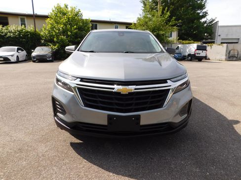 Used 2023 Chevrolet Equinox LS w/ LS Convenience Package FWD image 3