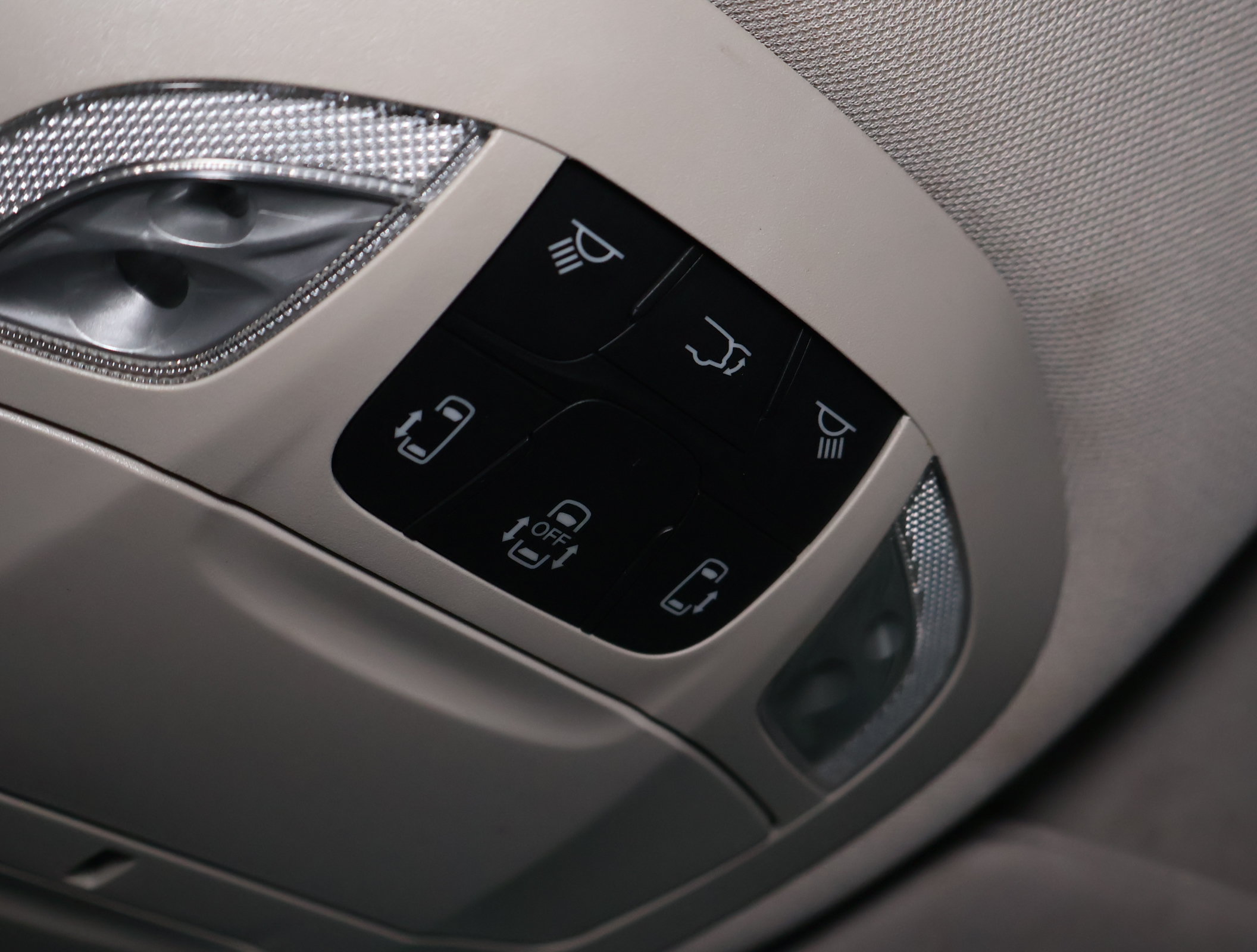 Used 2024 Chrysler Voyager LX FWD image 21
