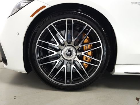 Used 2024 Mercedes-Benz S 63 AMG S w/ Carbon Fiber Exterior Package image 40