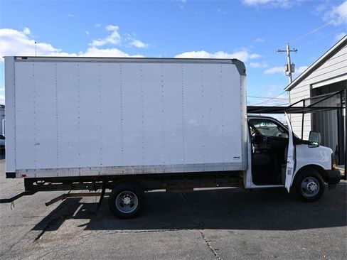 Used 2017 Chevrolet Express 3500 Work Van image 15