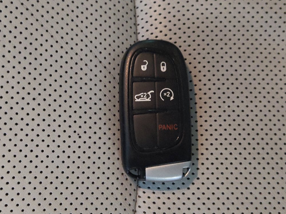Used 2019 Jeep Cherokee Limited FWD image 32