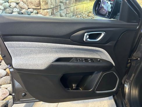 Used 2022 Jeep Compass Latitude w/ Convenience Group image 11