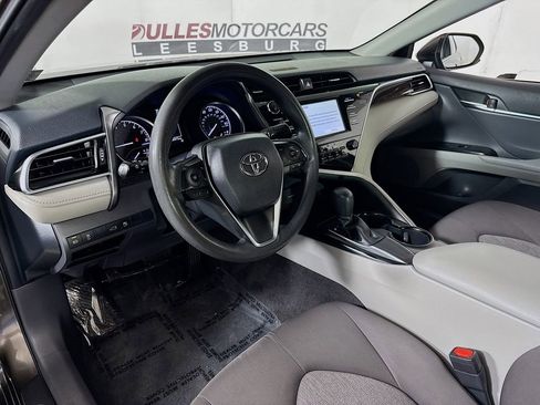 Used 2018 Toyota Camry LE image 9