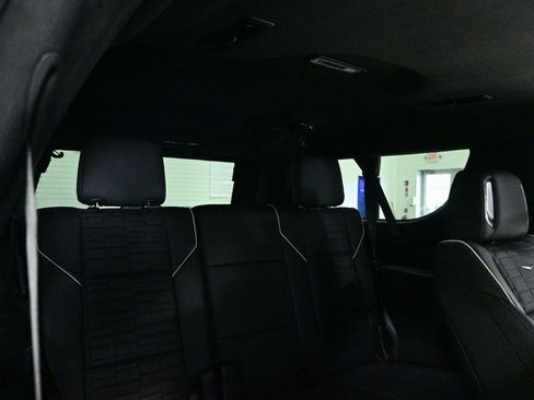 Used 2025 Cadillac Escalade ESV V image 17