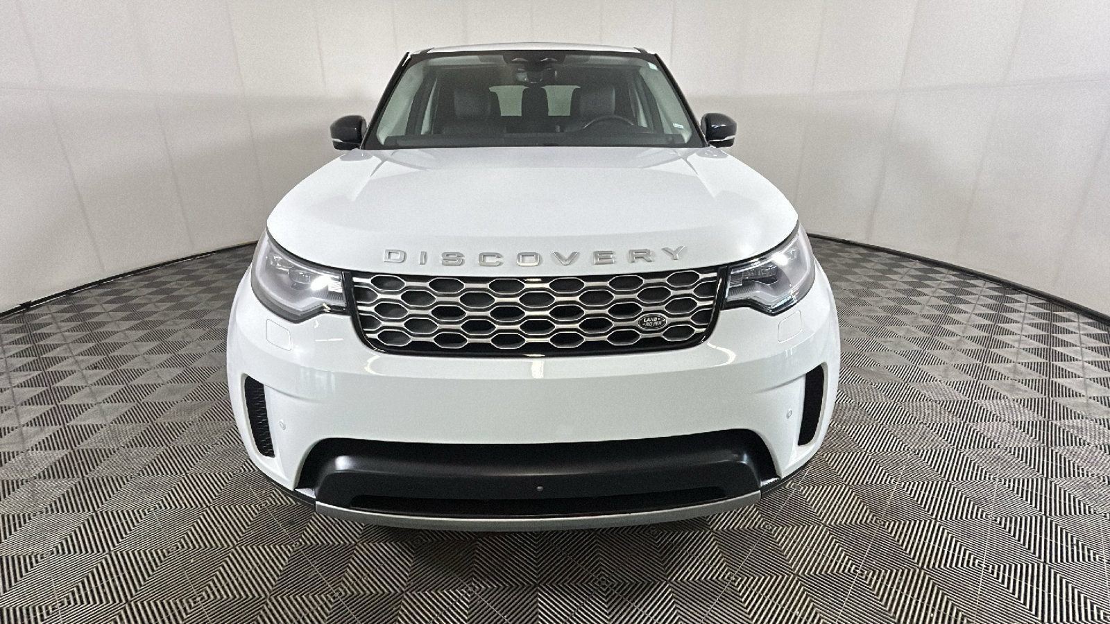 Used 2024 Land Rover Discovery S AWD/4WD image 7