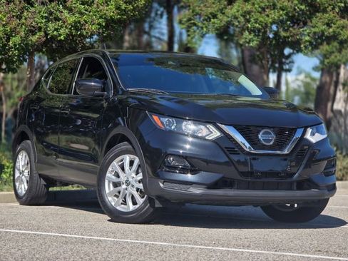 Used 2021 Nissan Rogue Sport S image 3